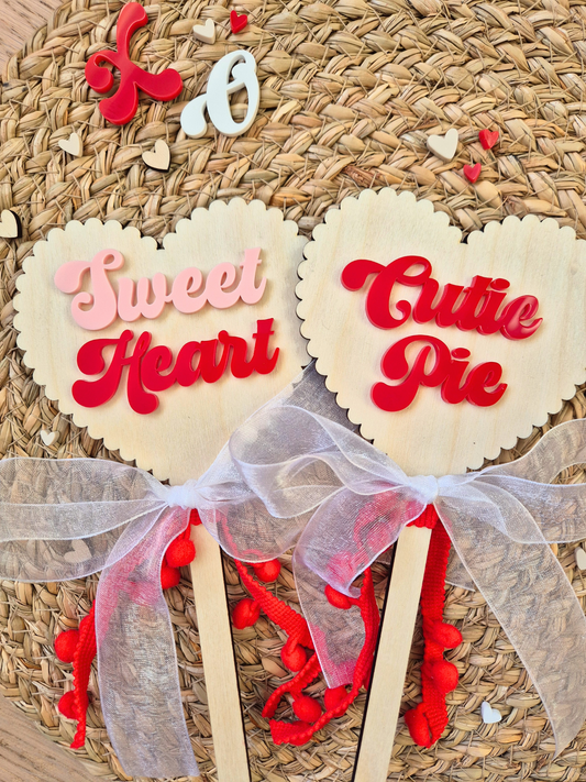 Valentine's Retro Scallop Heart Shaped Wand - Custom Phrase Photo Prop