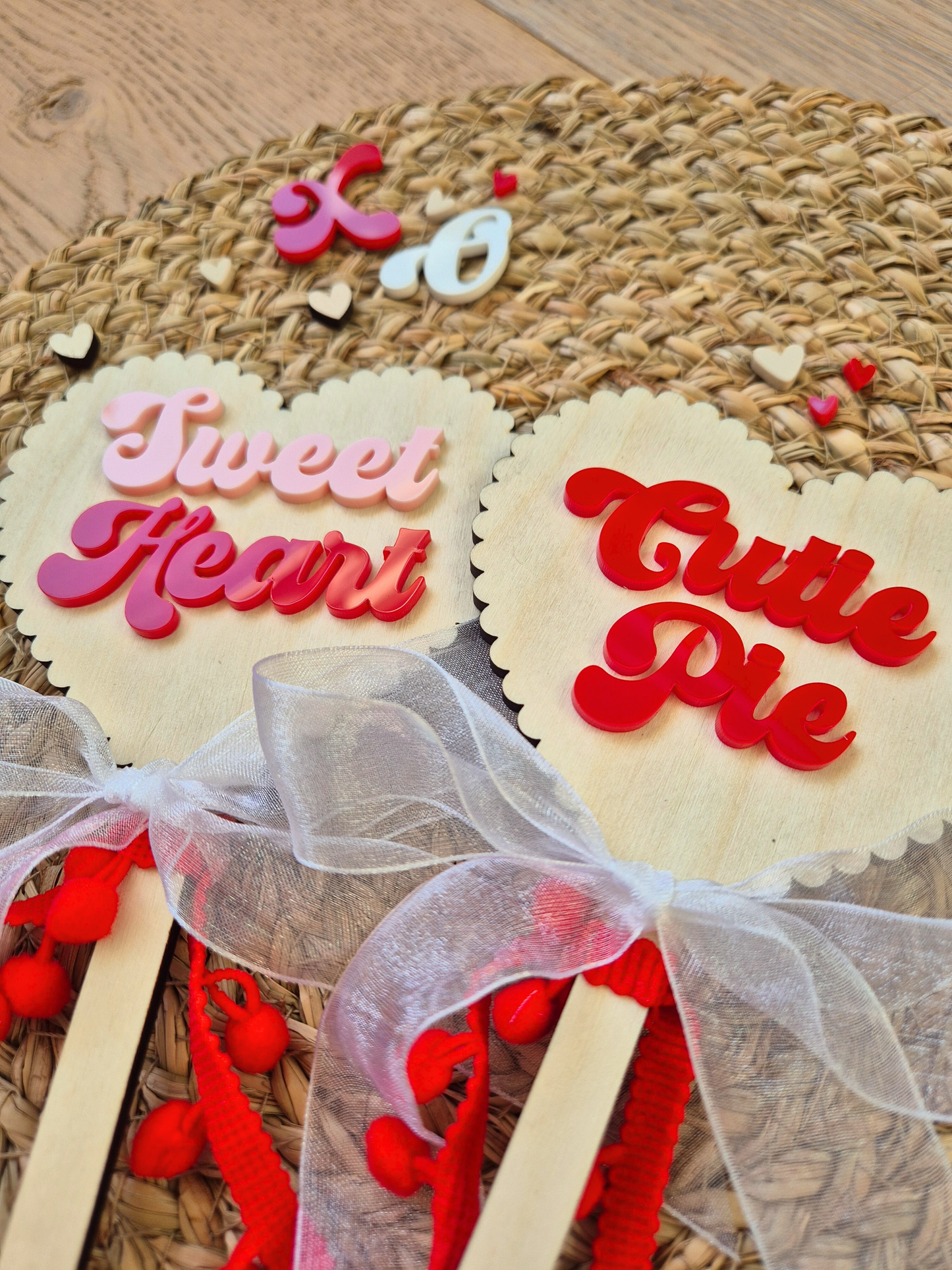 Valentine's Retro Scallop Heart Shaped Wand - Custom Phrase Photo Prop