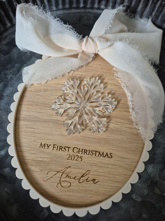 Christmas Scallop Edge Oak and Acrylic Ornament - Vintage Snowflake - Personalised Stocking Tag, Baby Milestone Plaque, or Hanging Decoration
